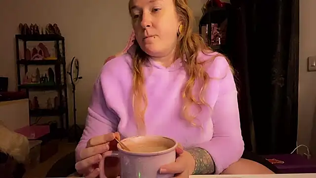 Snapshot of kisicaxx chatting on November 23, 2025, 6:30 pm kisicaxx online show from November 23, 2025, 6:30 pm