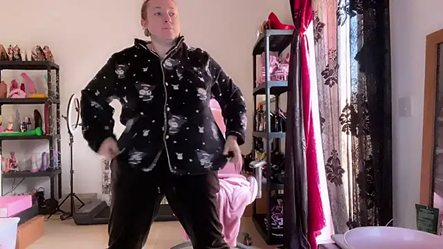 Snapshot of kisicaxx chatting on November 25, 2025, 6:35 am kisicaxx online show from November 25, 2025, 6:35 am