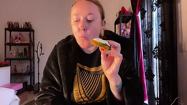 Snapshot of kisicaxx chatting on November 26, 2025, 3:24 pm kisicaxx online show from November 26, 2025, 3:24 pm