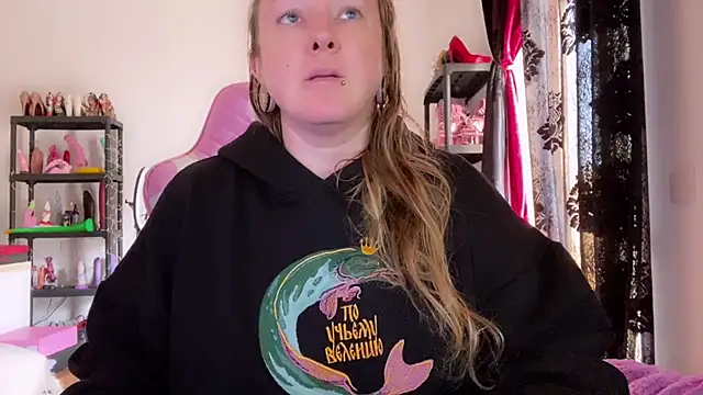 Snapshot of kisicaxx chatting on December 2, 2025, 11:15 am kisicaxx online show from December 2, 2025, 11:15 am