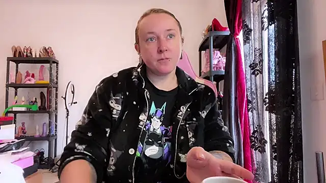 Snapshot of kisicaxx chatting on December 5, 2025, 11:08 am kisicaxx online show from December 5, 2025, 11:08 am