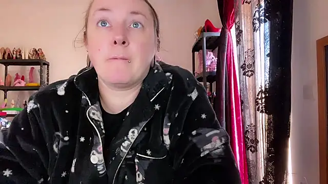 kisicaxx online show from January 12, 2026, 12:21 pm