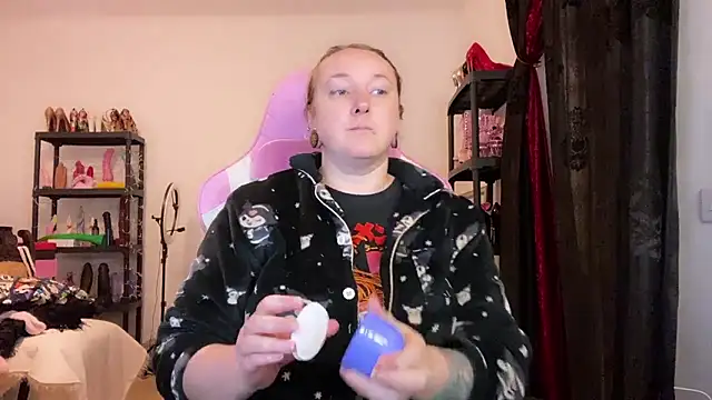 kisicaxx online show from January 14, 2026, 4:45 pm