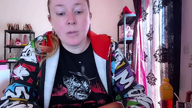 kisicaxx online show from March 26, 2026, 8:42 am