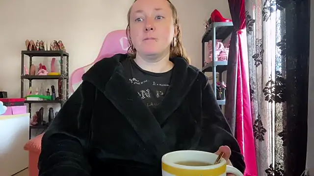 kisicaxx online show from March 31, 2026, 2:17 pm