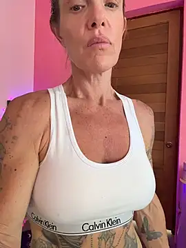 Snapshot of mommyselenafit_ chatting on June 28, 2026, 4:51 am mommyselenafit online show from June 28, 2026, 4:51 am