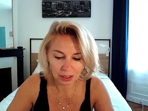 ADreamLady online show from September 17, 2025, 2:41 pm