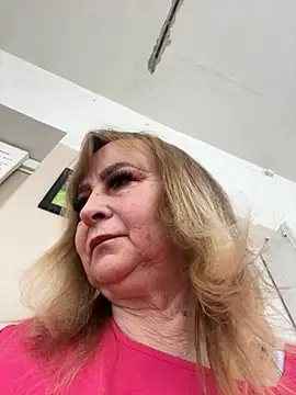 Snapshot of Irina2909@xh chatting on February 6, 2026, 9:45 am Irina2909xh online show from February 6, 2026, 9:45 am