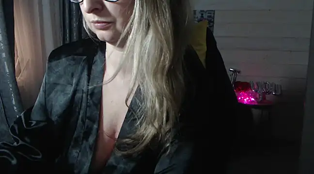 RubiLakros online show from February 28, 2025, 9:01 pm