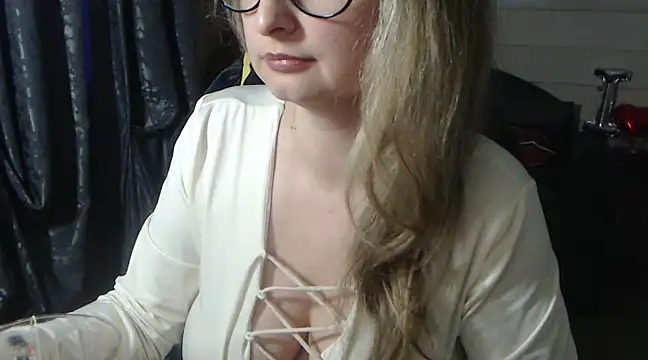 RubiLakros online show from March 10, 2025, 6:34 pm