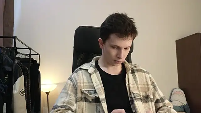 arlekincrop online show from April 18, 2026, 5:33 am