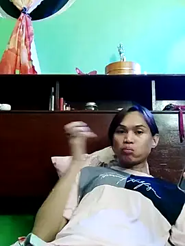 QueenSoreal online show from November 22, 2025, 1:21 pm