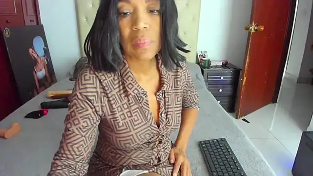 Snapshot of LUISSA_ chatting on November 11, 2025, 10:37 am LUISSA online show from November 11, 2025, 10:37 am