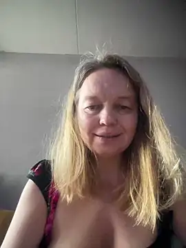 Susanel online show from December 22, 2024, 10:38 am