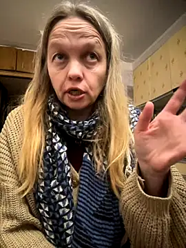 Susanel online show from November 30, 2025, 3:38 pm