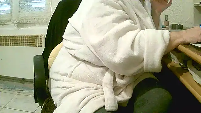 Snapshot of douceur63 chatting on January 9, 2026, 12:30 pm douceur63 online show from January 9, 2026, 12:30 pm