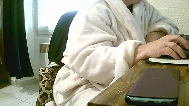 Snapshot of douceur63 chatting on February 21, 2026, 11:55 am douceur63 online show from February 21, 2026, 11:55 am