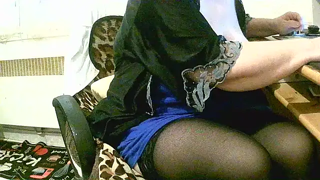 Snapshot of douceur63 chatting on April 21, 2026, 10:32 am douceur63 online show from April 21, 2026, 10:32 am