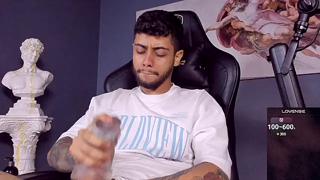 Snapshot of alessandro_duty chatting on December 5, 2024, 3:48 am alessandro duty online show from December 5, 2024, 3:48 am