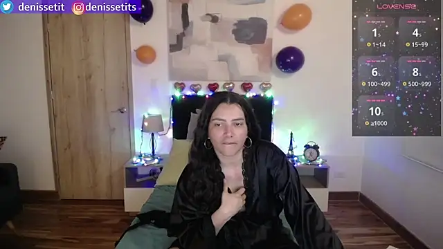 Snapshot of DenisseTits chatting on February 12, 2025, 8:40 pm DenisseTits online show from February 12, 2025, 8:40 pm