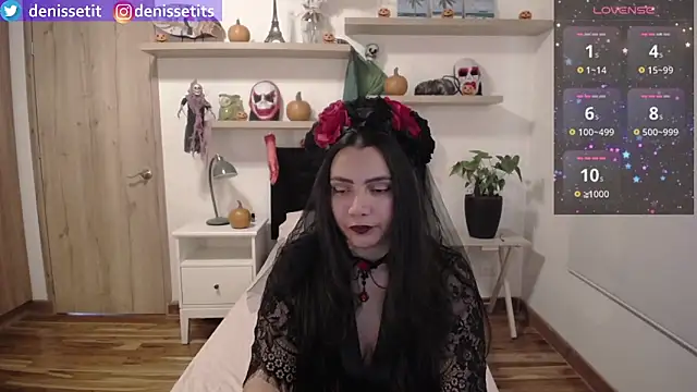 DenisseTits online show from October 31, 2025, 8:21 pm