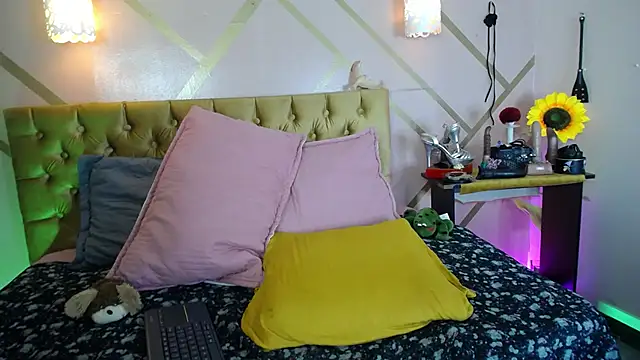 dove mature online show from September 23, 2025, 5:43 am