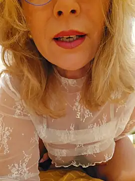 elacoquette online show from April 16, 2026, 2:23 am