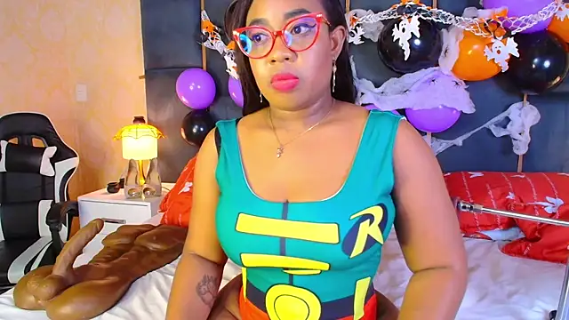 Snapshot of CaseyMoon chatting on October 24, 2025, 12:56 pm CaseyMoon online show from October 24, 2025, 12:56 pm