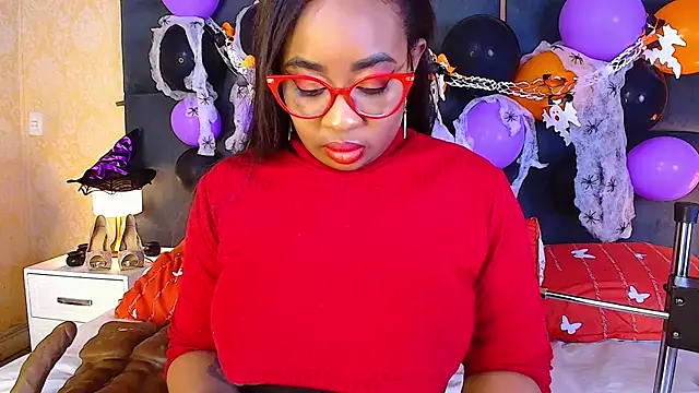 Snapshot of CaseyMoon chatting on October 28, 2025, 12:41 pm CaseyMoon online show from October 28, 2025, 12:41 pm