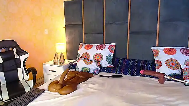 Snapshot of CaseyMoon chatting on November 6, 2025, 12:28 pm CaseyMoon online show from November 6, 2025, 12:28 pm