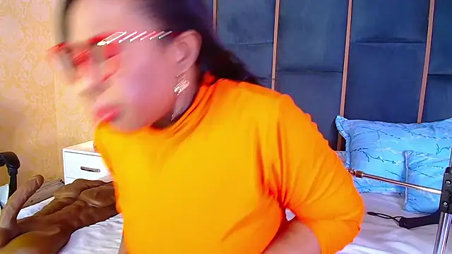 Snapshot of CaseyMoon chatting on November 29, 2025, 12:41 pm CaseyMoon online show from November 29, 2025, 12:41 pm