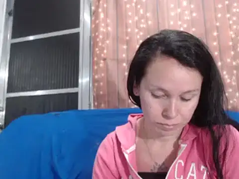 Venusluxodomme online show from April 14, 2026, 1:00 am