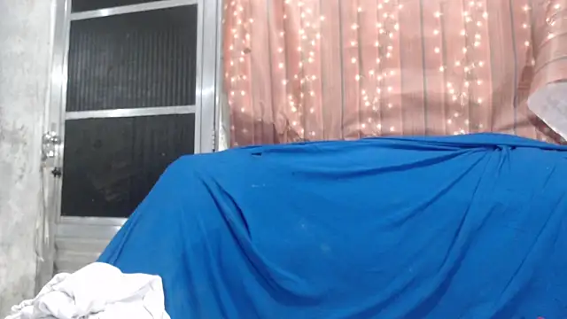 Venusluxodomme online show from April 20, 2026, 2:14 am