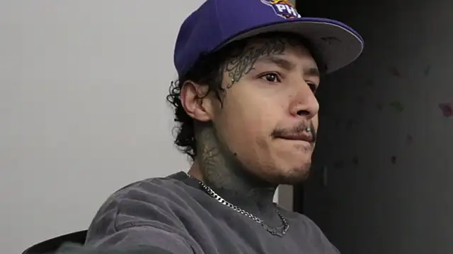 Snapshot of trieone chatting on November 29, 2025, 7:55 am trieone online show from November 29, 2025, 7:55 am