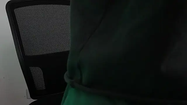 Snapshot of trieone chatting on December 3, 2025, 10:35 am trieone online show from December 3, 2025, 10:35 am