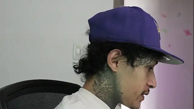 Snapshot of trieone chatting on December 19, 2025, 1:07 pm trieone online show from December 19, 2025, 1:07 pm