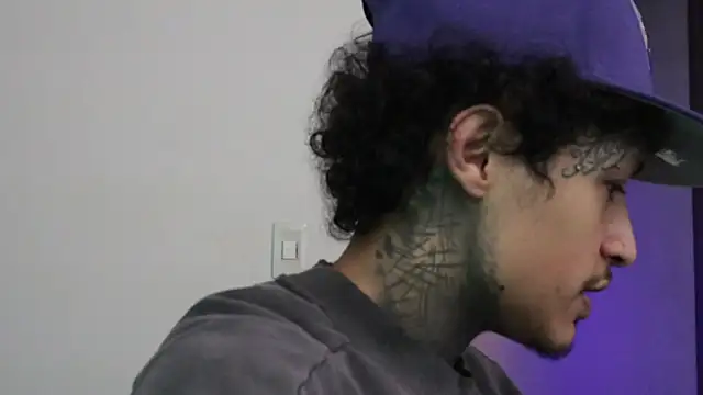 Snapshot of trieone chatting on December 20, 2025, 11:06 am trieone online show from December 20, 2025, 11:06 am