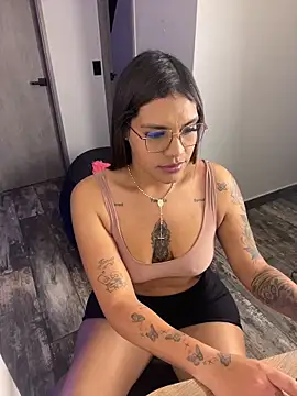 Victoria14  online show from November 2, 2025, 6:05 am