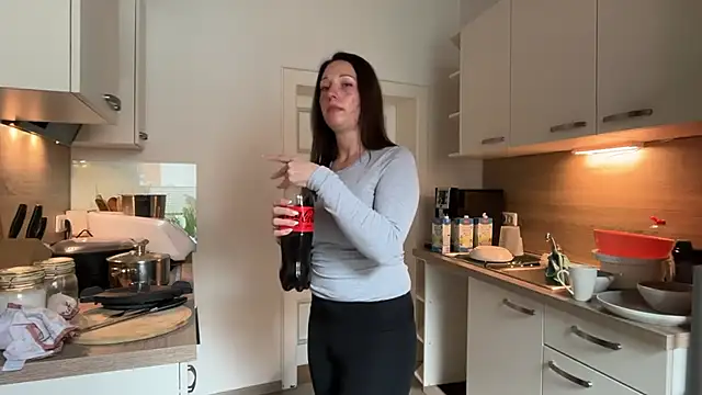 Viola Beck online show from March 26, 2026, 10:43 am