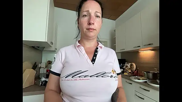 Snapshot of Viola_Beck chatting on June 26, 2026, 8:30 am Viola Beck online show from June 26, 2026, 8:30 am