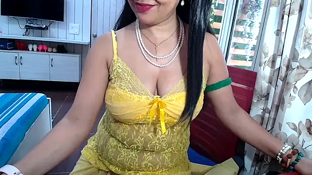 Snapshot of yourradhika chatting on June 18, 2026, 9:14 am yourradhika online show from June 18, 2026, 9:14 am
