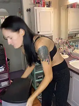 Snapshot of lolabunny9 chatting on December 20, 2024, 3:21 pm lolabunny9 online show from December 20, 2024, 3:21 pm