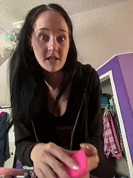 Snapshot of lolabunny9 chatting on December 28, 2024, 5:35 pm lolabunny9 online show from December 28, 2024, 5:35 pm