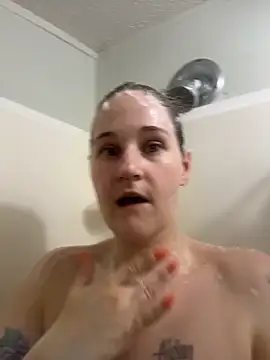 lolabunny9 online show from April 18, 2026, 3:16 pm