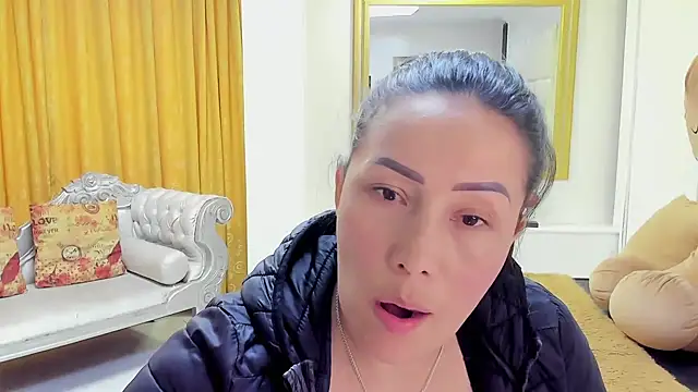 Snapshot of gaby_trent chatting on December 19, 2024, 8:13 pm gaby trent online show from December 19, 2024, 8:13 pm