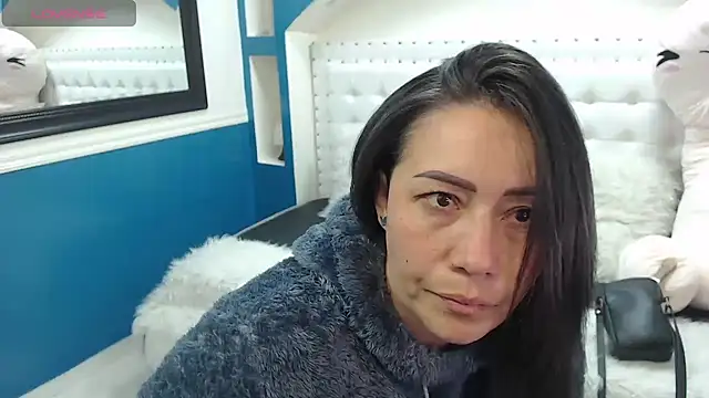 Snapshot of gaby_trent chatting on February 24, 2025, 12:37 pm gaby trent online show from February 24, 2025, 12:37 pm
