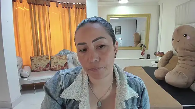 Snapshot of gaby_trent chatting on September 16, 2025, 1:56 pm gaby trent online show from September 16, 2025, 1:56 pm