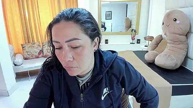 Snapshot of gaby_trent chatting on September 17, 2025, 1:13 pm gaby trent online show from September 17, 2025, 1:13 pm