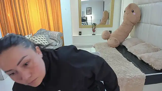 gaby trent online show from November 21, 2025, 1:32 pm