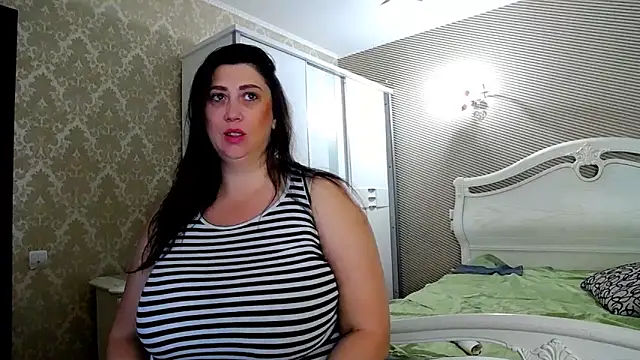 Evelyn Shy online show from October 21, 2025, 6:14 am